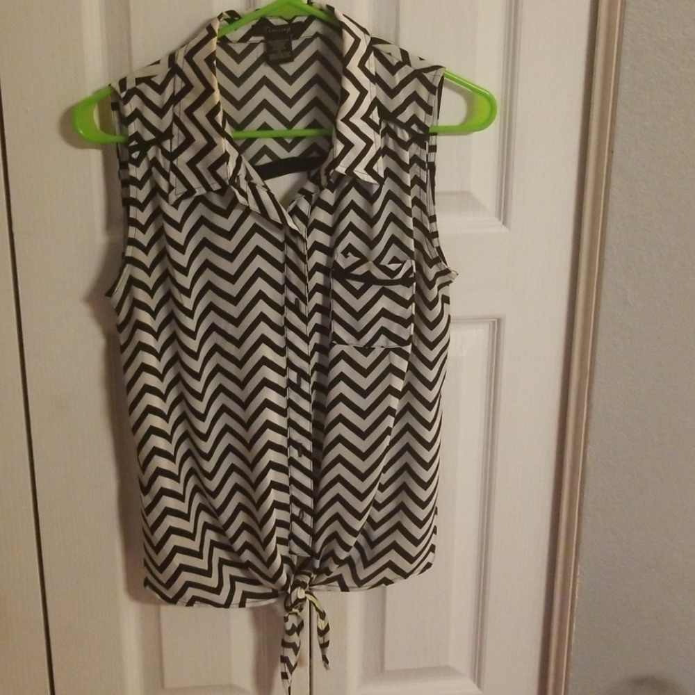 Sleevless chevron shirt